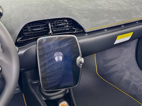 Used 2025 McLaren Artura Spider image 12