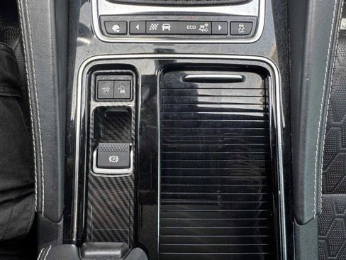 Used 2019 Jaguar F-PACE SVR image 36