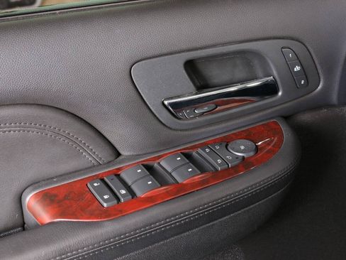 Used 2007 Cadillac Escalade AWD w/ Information Package image 31
