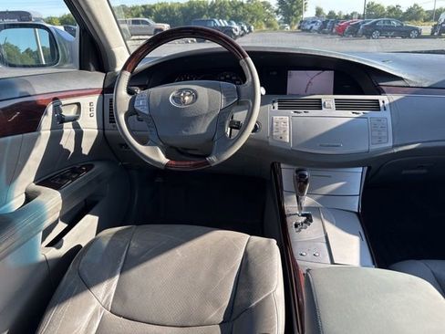 Used 2010 Toyota Avalon Limited FWD image 23