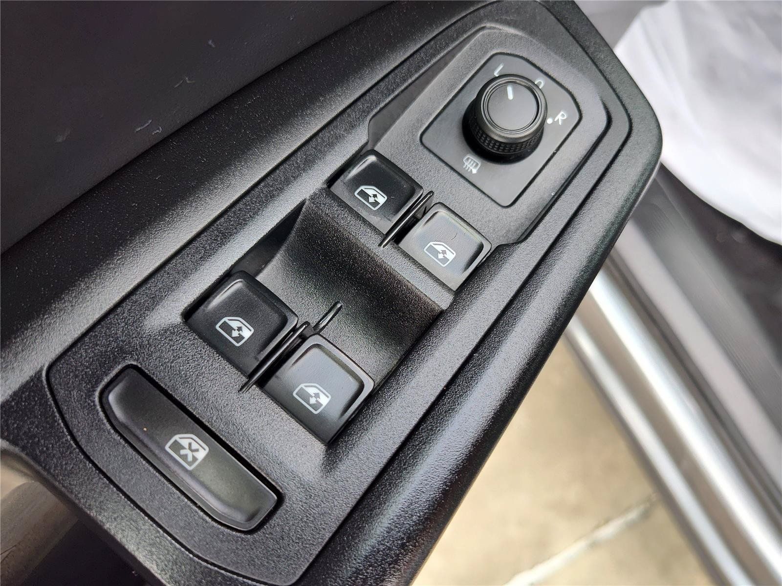 Used 2020 Volkswagen Atlas SE w/ Towing Package FWD image 18