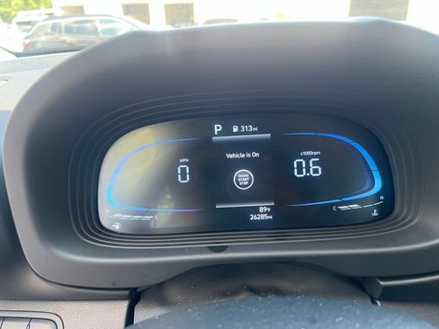 Used 2025 Hyundai Venue SEL FWD image 3