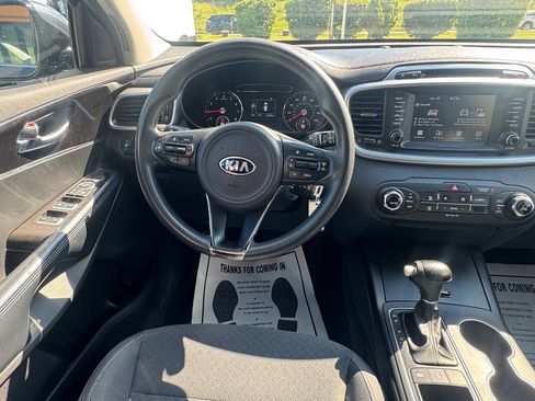 Used 2018 Kia Sorento AWD image 17