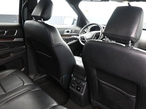 Used 2019 Ford Explorer Limited w/ Class III Trailer Tow Package image 15