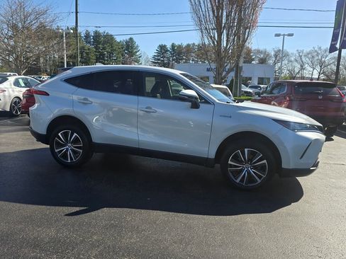 Used 2021 Toyota Venza LE AWD/4WD image 8