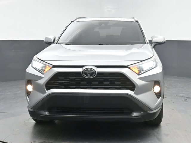 Used 2021 Toyota RAV4 XLE w/ Convenience Package FWD image 3
