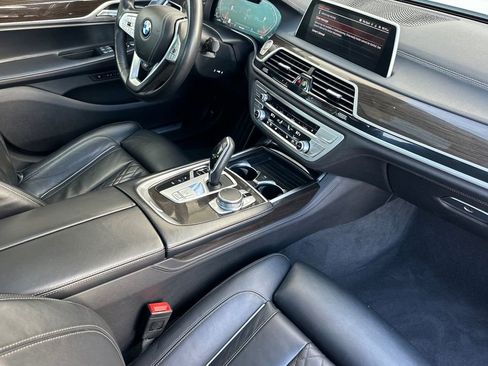Used 2022 BMW 740i w/ Premium Package RWD image 16