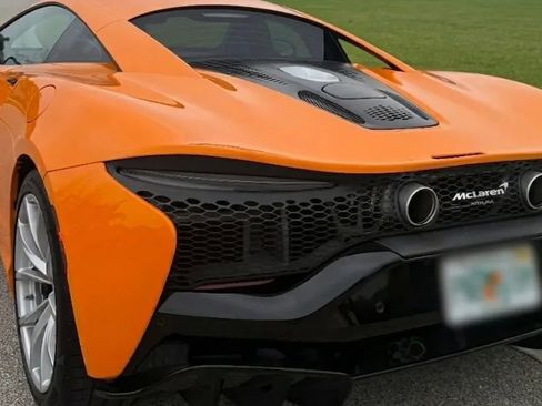 Used 2023 McLaren Artura Coupe 2D image 4