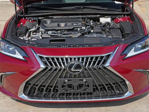 Used 2025 Lexus ES 300h w/ Premium Package FWD image 8