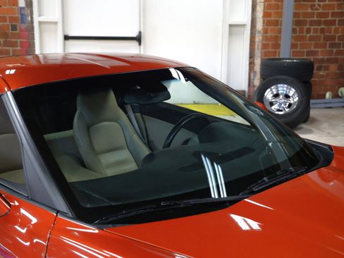 Used 2005 Chevrolet Corvette 2dr Cpe w/ Performance Handling Package image 17