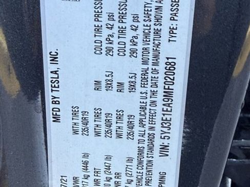 Used 2021 Tesla Model 3 Standard Range Plus image 19