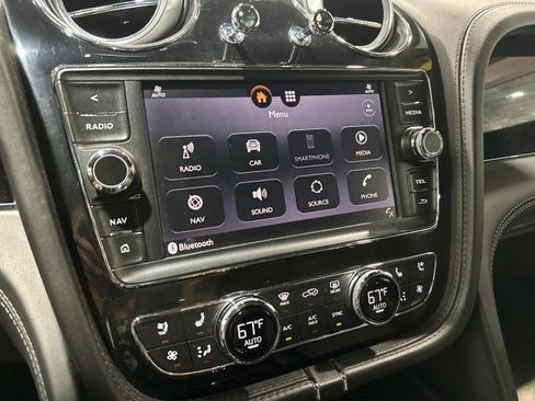 Used 2017 Bentley Bentayga AWD/4WD image 5