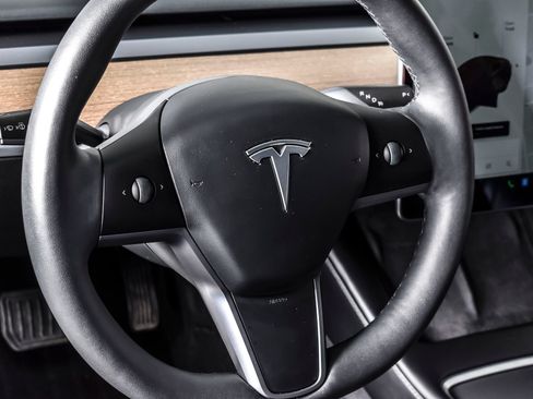 Used 2021 Tesla Model 3 Standard Range Plus RWD image 16