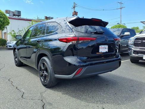 Used 2021 Toyota Highlander LE AWD/4WD image 20