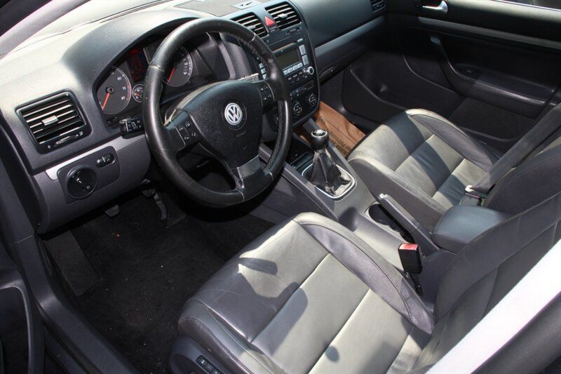 Used 2009 Volkswagen Jetta SEL FWD image 5