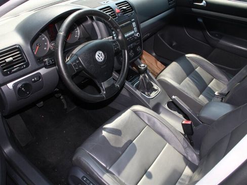 Used 2009 Volkswagen Jetta SEL FWD image 5