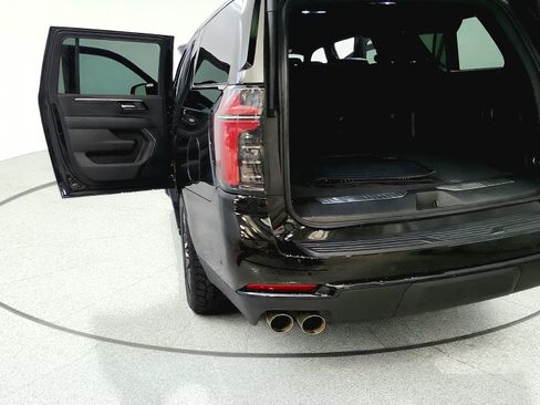 Used 2025 Chevrolet Suburban Z71 AWD/4WD image 13