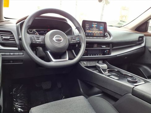 Used 2023 Nissan Rogue SV image 9