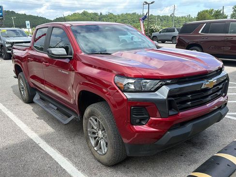 Used 2023 Chevrolet Colorado LT w/ LT Convenience Package AWD/4WD image 3