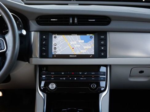 Used 2017 Jaguar XF Prestige image 37