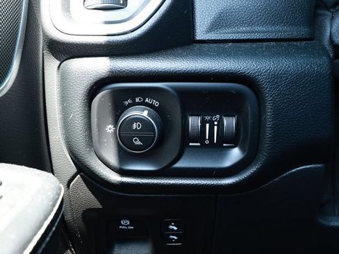 Used 2022 RAM 1500 Laramie AWD/4WD image 15