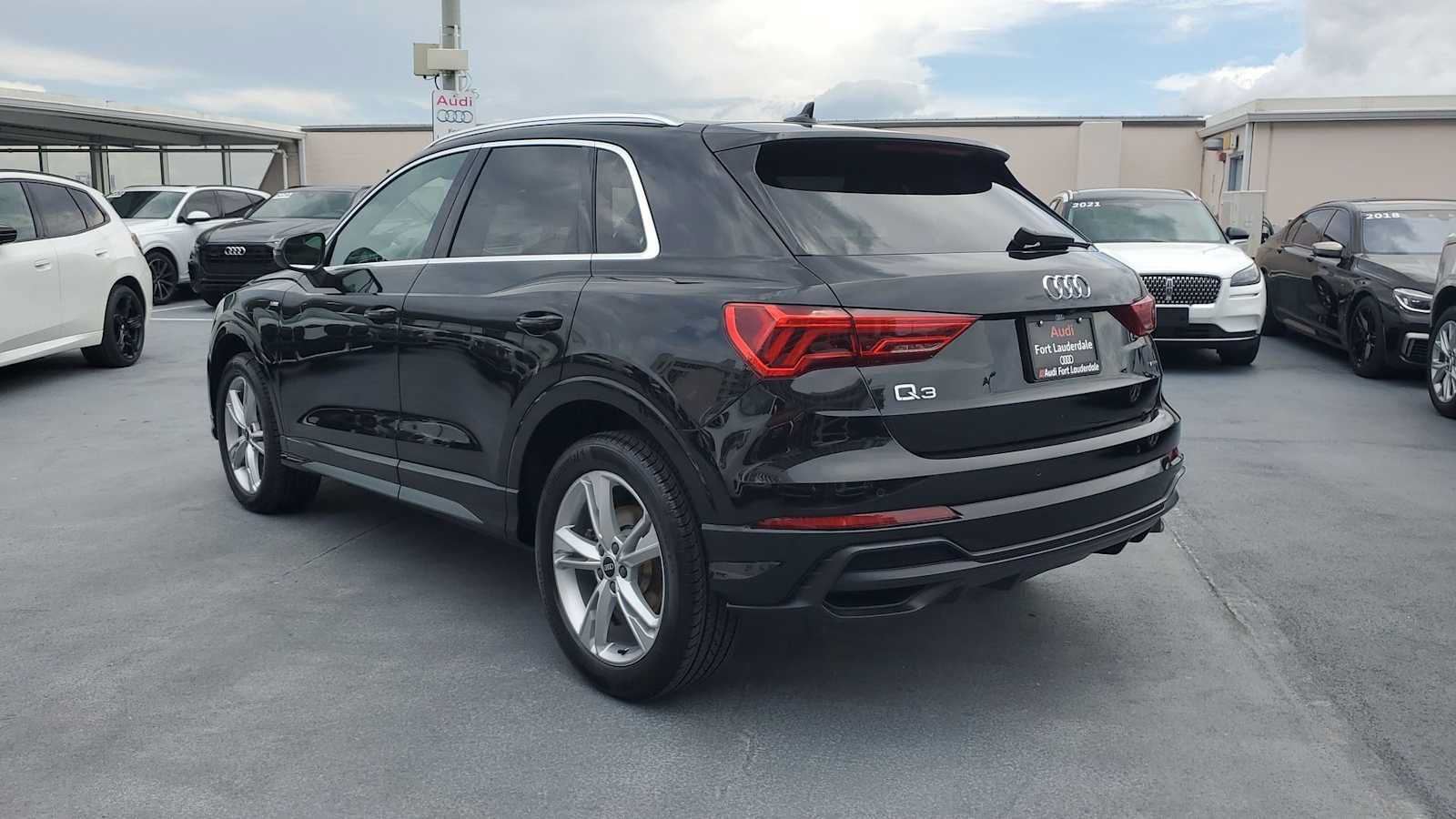 Used 2022 Audi Q3 2.0T Premium w/ Convenience Package AWD/4WD image 4