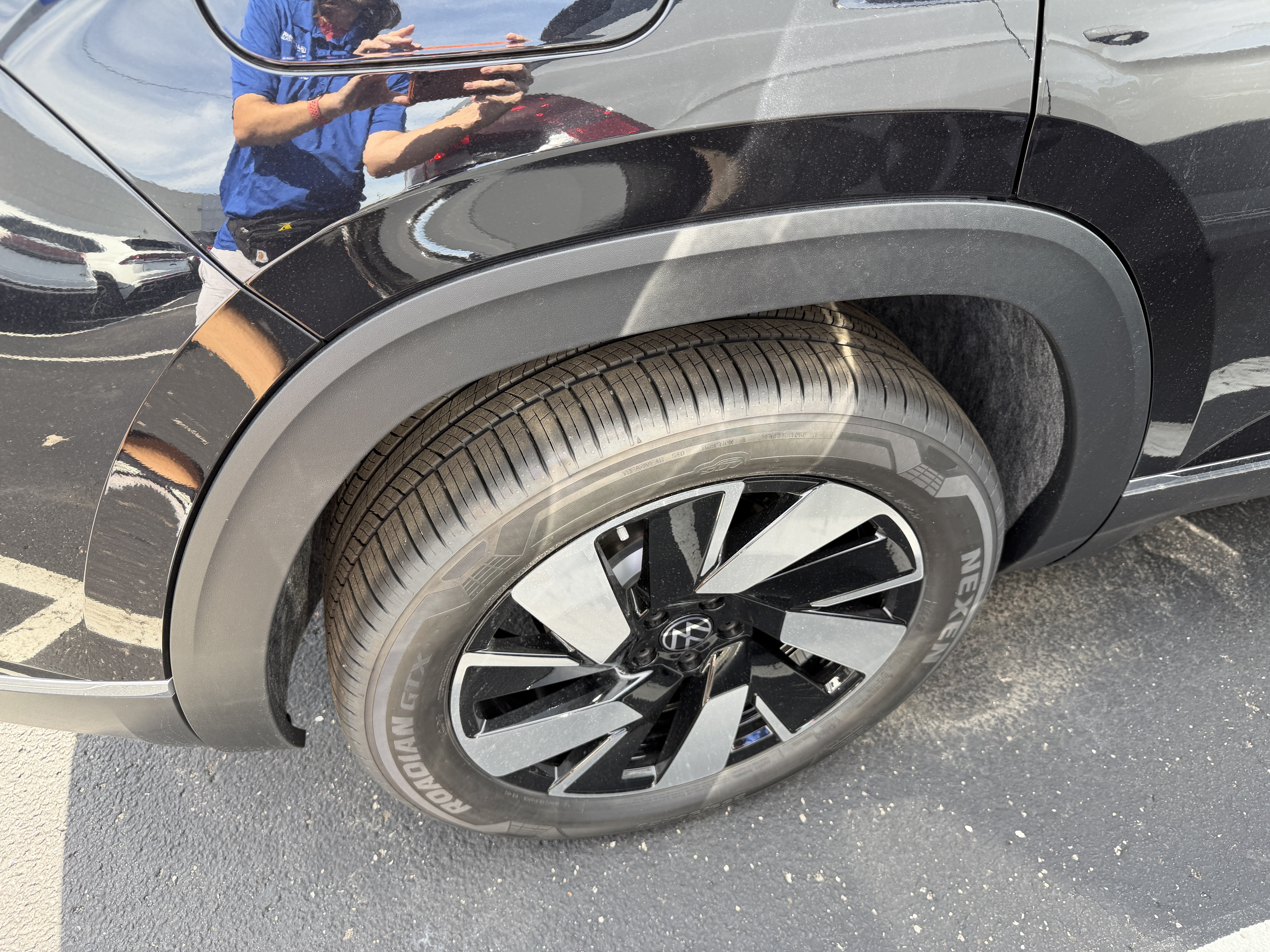 New 2026 Volkswagen Atlas Cross Sport SEL AWD/4WD image 8