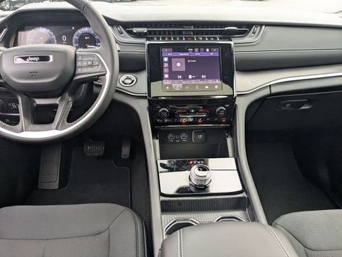 New 2025 Jeep Grand Cherokee L Laredo image 23