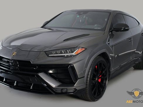 Used 2023 Lamborghini Urus S image 3