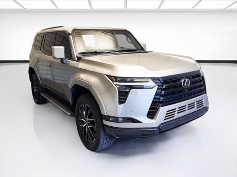 Used 2024 Lexus GX 550 w/ Cold Area Package AWD/4WD image 3
