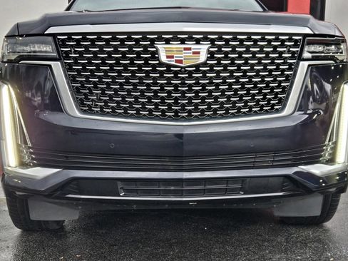 Used 2021 Cadillac Escalade Premium Luxury image 13