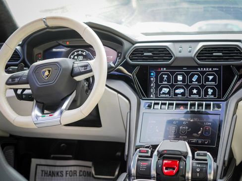 Used 2022 Lamborghini Urus AWD/4WD image 8