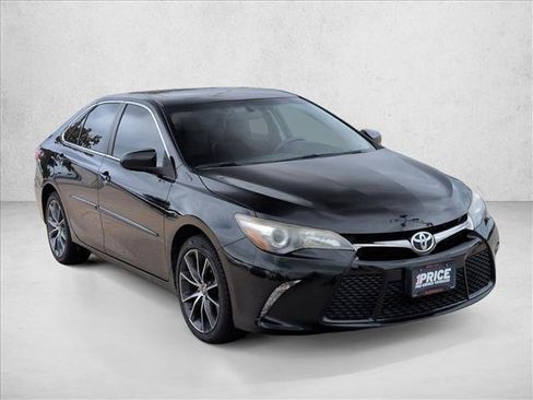 Used 2017 Toyota Camry XSE w/ Moonroof Package FWD image 3