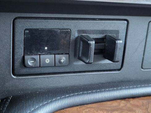 Used 2022 Nissan Armada SL image 32