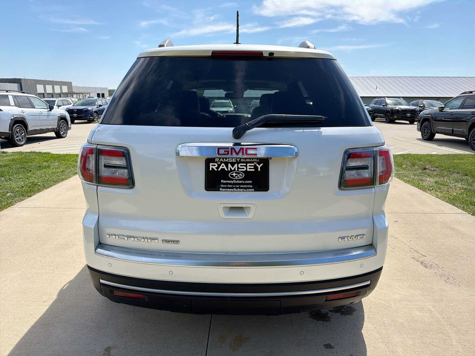 Used 2017 GMC Acadia Limited SLT AWD/4WD image 5