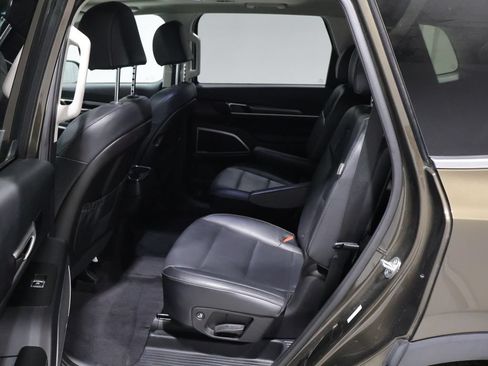 Used 2025 Kia Telluride S AWD/4WD image 18