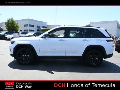 Used 2023 Jeep Grand Cherokee Limited w/ Black Appearance Package AWD/4WD image 4
