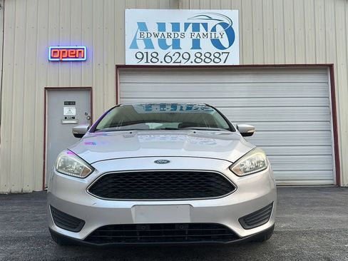 Used 2015 Ford Focus SE image 4