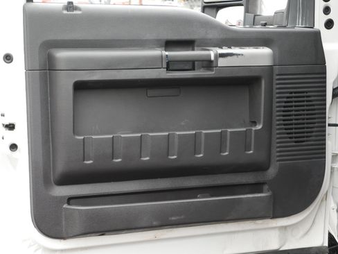 Used 2015 Ford F350 Lariat w/ Lariat Ultimate Package image 32