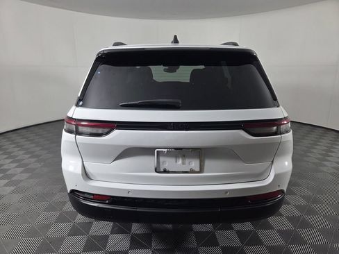 Used 2023 Jeep Grand Cherokee Altitude RWD image 6
