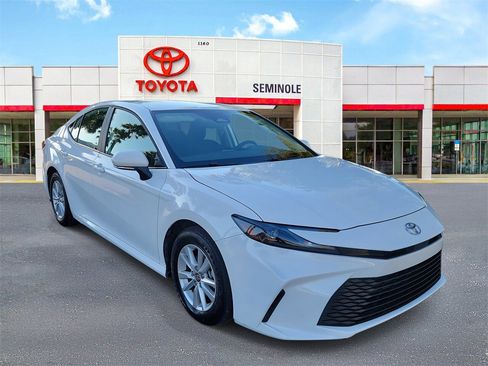 Used 2025 Toyota Camry LE image 2