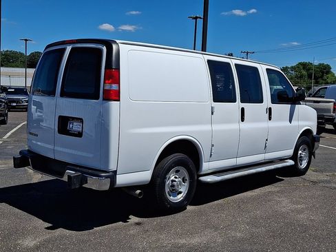 Used 2024 Chevrolet Express 2500 w/ Driver Convenience Package RWD image 12