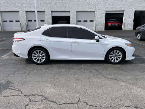 Used 2019 Toyota Camry LE image 10