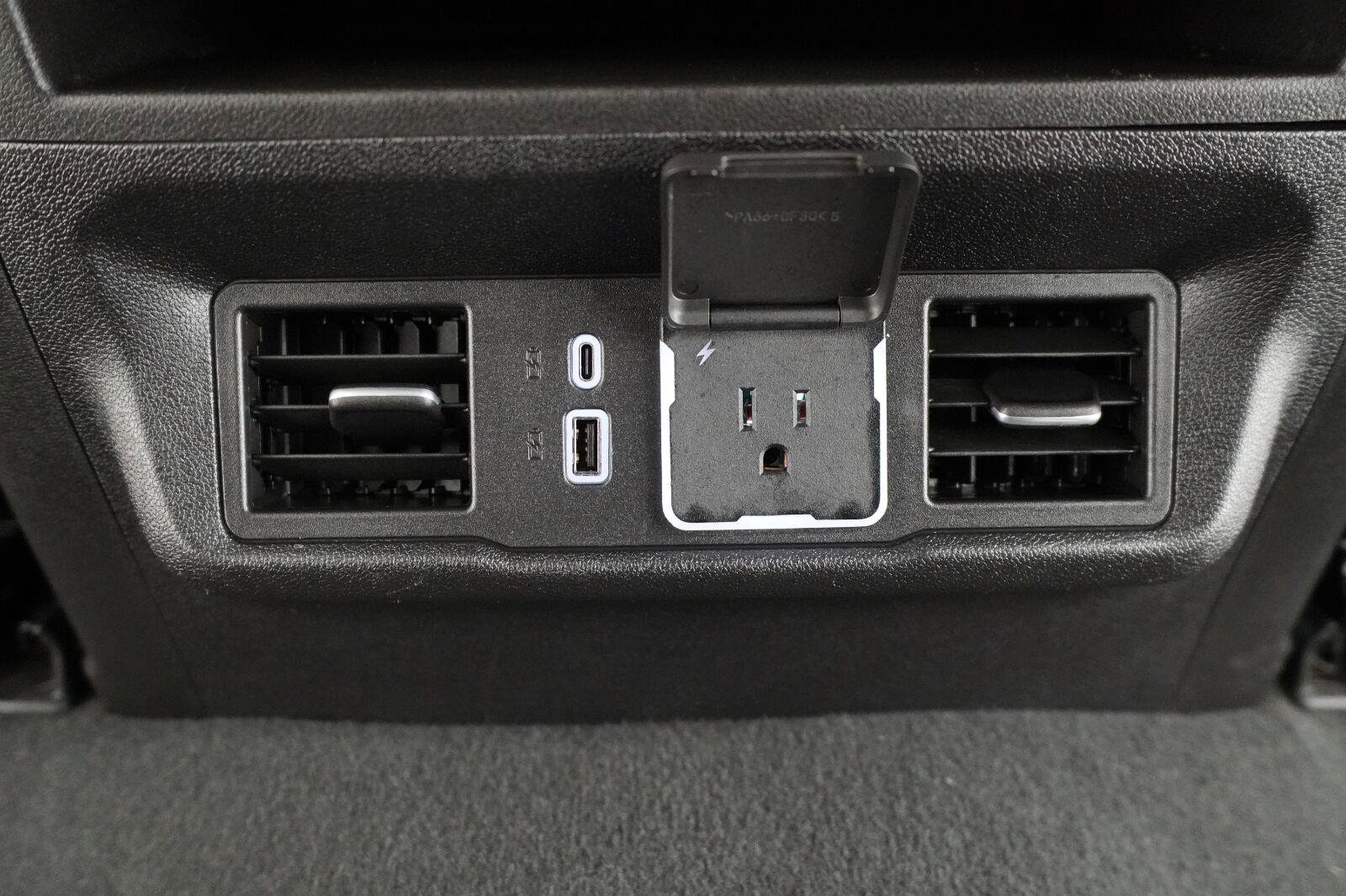 Used 2025 Chevrolet Silverado 1500 LT RWD image 22
