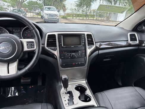 Used 2012 Jeep Grand Cherokee Laredo image 6