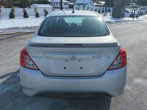 Used 2017 Nissan Versa SV image 5