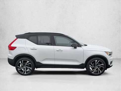 Used 2021 Volvo XC40 T5 R-Design w/ Climate Package image 4