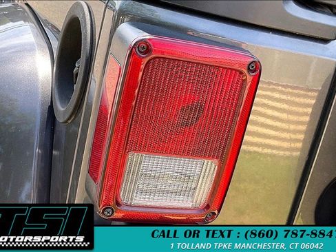 Used 2014 Jeep Wrangler Unlimited Sahara w/ Connectivity Group AWD/4WD image 28