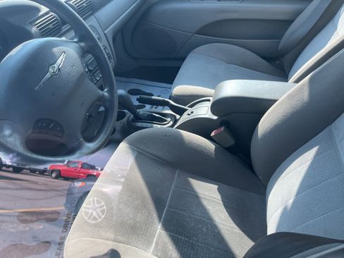 Used 2006 Chrysler Sebring Limited image 27
