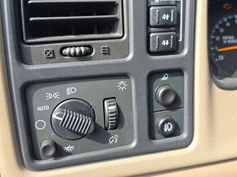 Used 2004 GMC Sierra 2500 SLE w/ Skid Plate Package AWD/4WD image 11